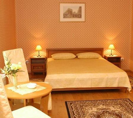 Peron Panzió Bed & Breakfast Debrecen Bagian luar foto